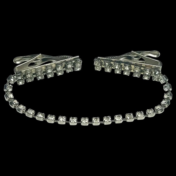 Vintage Art Deco Paste/Rhinestone Collar Clip: Title: Vintage Art Deco Paste/Rhinestone Collar Clip Description: Vintage Art Deco Paste/Rhinestone Collar Clip. 7 inches in length. Strong Clips, No missing stones or noticeable flaws Date/Period: