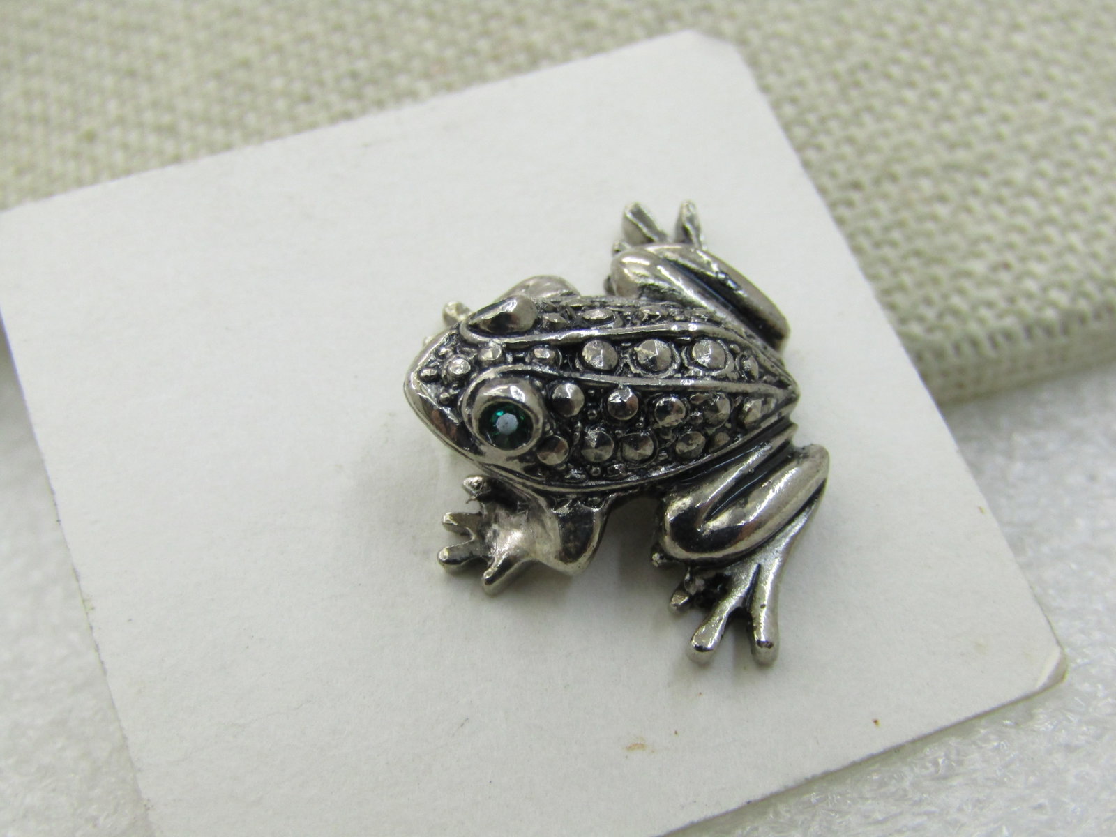 Vintage Avon Faux Marcasite Frog Tack Pin, Silver Tone .75": Vintage Avon Faux Marcasite Frog Tack Pin, Silver Tone .75". 1980's-1990's. Very good condition. Signed Avon on the clutch. (INV. W91920.2 SS2928 J LD 12/1/20). Reserve: $20.00 Shipping: Domestic: Fla