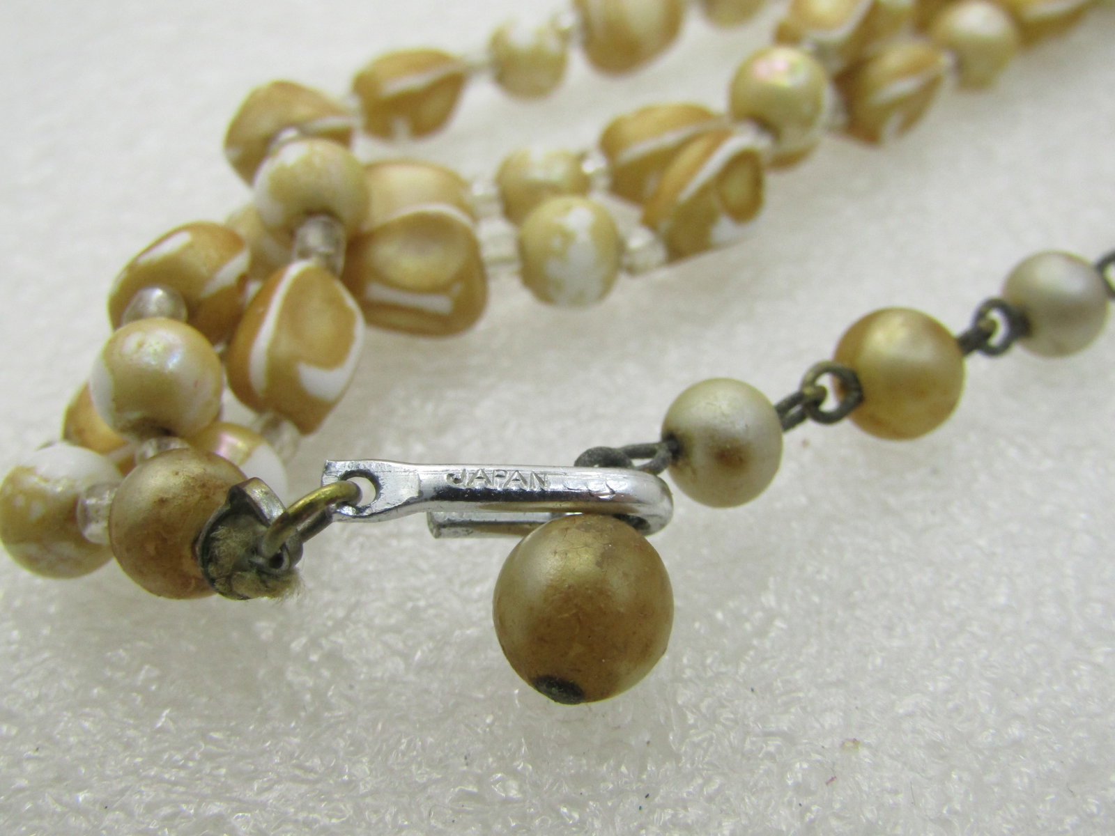 Vintage Triple Strand white/Gold Necklace, Nugget-like. 17", Japan - 4