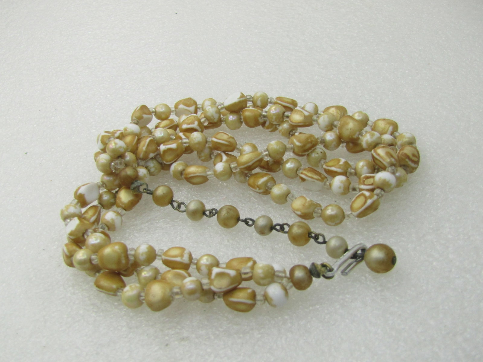 Vintage Triple Strand white/Gold Necklace, Nugget-like. 17", Japan - 5