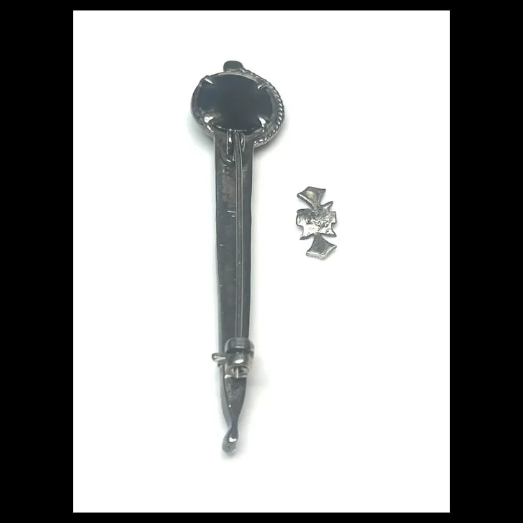 Vintage Sterling Silver, Marcasite, and Black Onyx Brooch/Pin - 5