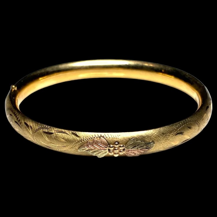 Vintage Carl Art 14k GF Bangle Bracelet with Leaf Detail: Title: Vintage Carl Art 14k GF Bangle Bracelet with Leaf Detail Description: Vintage Carl Art 14k GF Bangle Bracelet with Leaf Detail Date/Period: Vintage Materials: Hallmarked: 14k GF CA Size: Weighs
