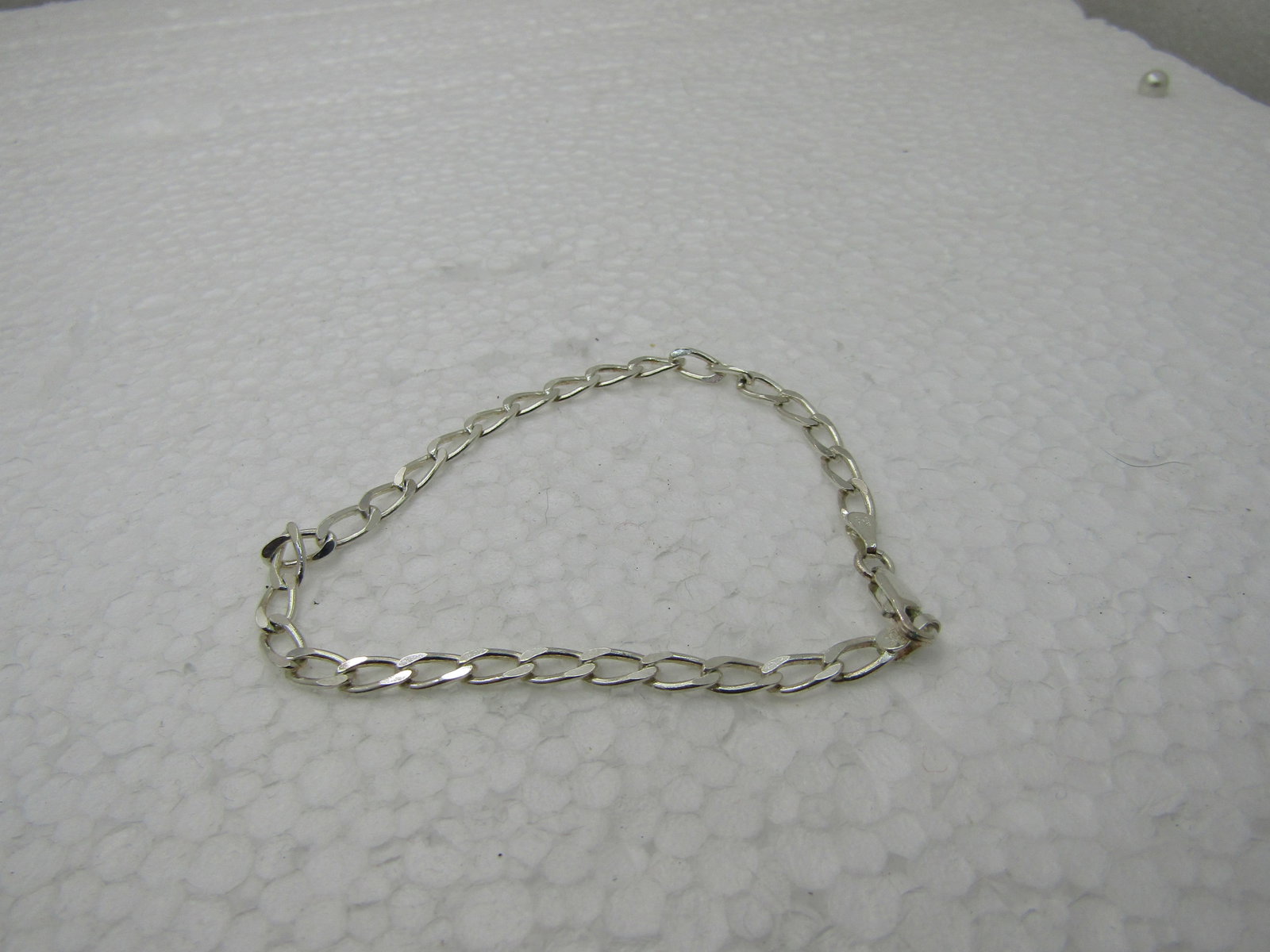Sterling Silver 3.5mm Milor Linked Bracelet, 7.25" Italy: Sterling Silver 3.5mm Milor Linked Bracelet, 4.08 gr. 7.25" Italy - looks new, tarnish resistant treatment, curb/Cuban elongated link. Unisex. Very good condition. (INV.W31420.1X1 SS1446 J LD