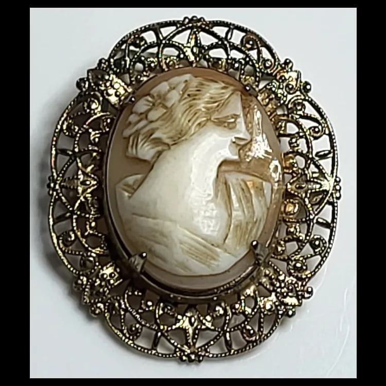 Vintage Hand-Carved Shell Cameo Filigree Brooch - 2