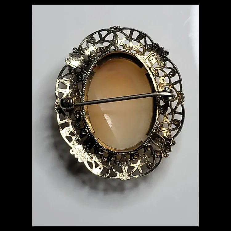 Vintage Hand-Carved Shell Cameo Filigree Brooch - 3