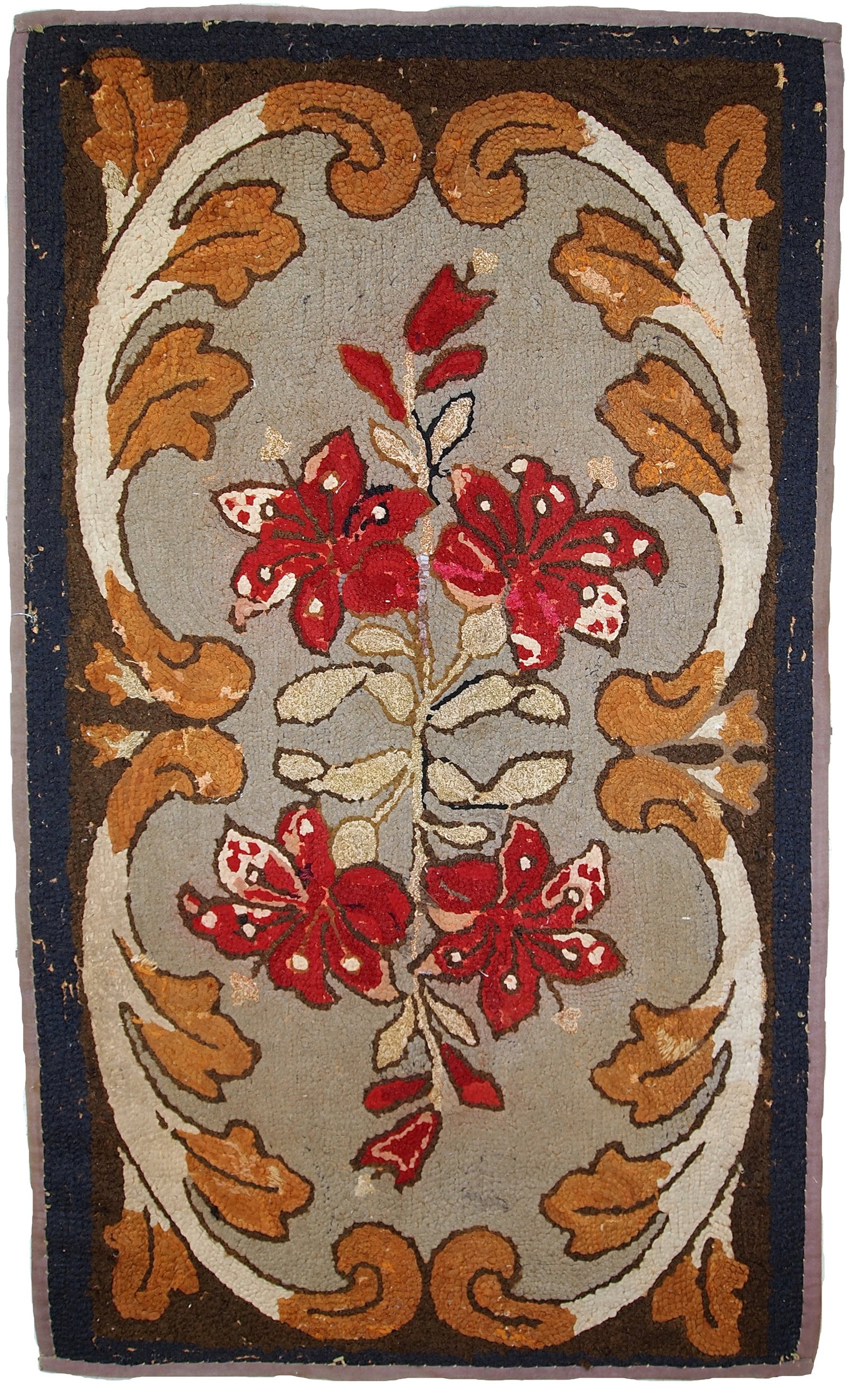 Handmade antique American Hooked rug 2.4' x 4.1' (75cm x 127cm) 1900s: Title: Handmade antique American Hooked rug 2.4' x 4.1' (75cm x 127cm) 1900s Origin:USA Dimensions: 2.4' x 4.1' (75cm x 127cm) Materials:wool Year:1900s Description:Handmade antique American Hooked ru