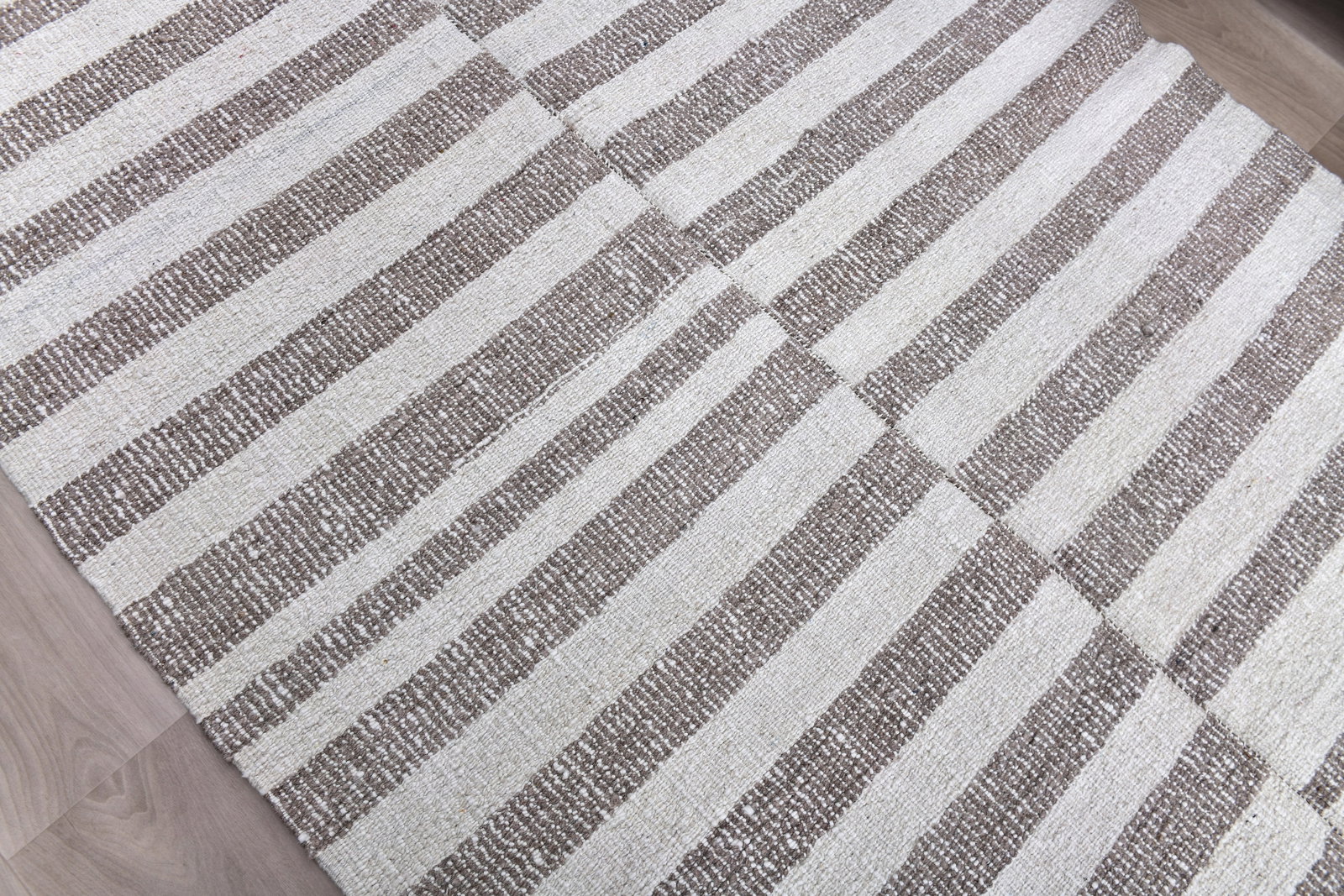 4'7'' x 7'6'' Turkish Handmade Kilim Rug - 241169 - 4