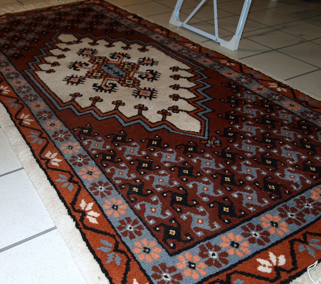 Handmade vintage Moroccan Berber rug 2.6' x 5.6' (81cm x 170cm) 1970s - 8