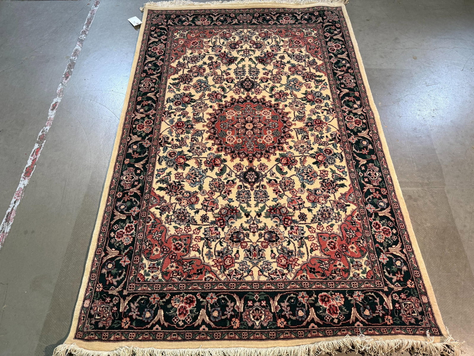 Superb Silk&Wool Tabriz Rug 4x6: Title:Superb Silk&Wool Tabriz Rug 4x6 Description:4x6 Super fine Sino Persian Tabriz rug, natural wool pile with silk highlights in Ivory, red, green and multi accent colors Handknotted in China Reser
