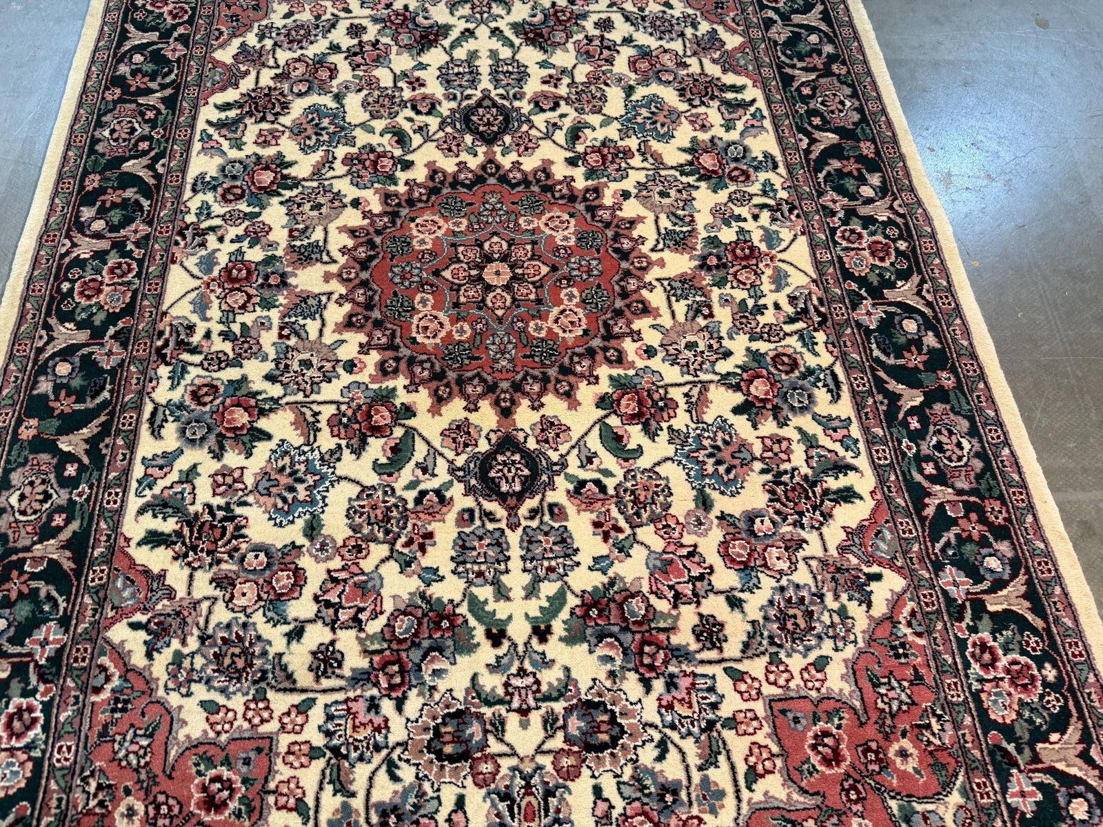 Superb Silk&Wool Tabriz Rug 4x6 - 2