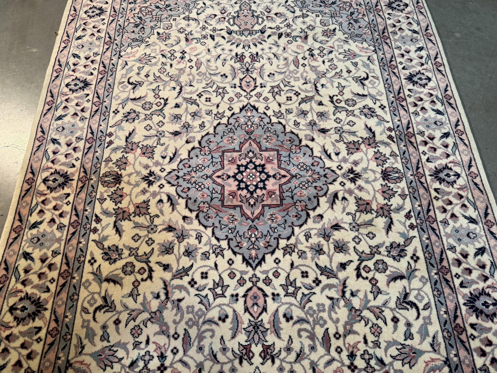 Superb Silk&Wool Tabriz Rug 4x6 - 3
