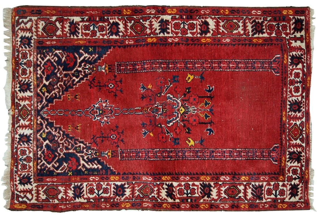Handmade antique Turkish Anatolian prayer rug 2.6' x 3.7' (79cm x 112cm) 1940s: Title: Handmade antique Turkish Anatolian prayer rug 2.6' x 3.7' (79cm x 112cm) 1940s Origin:Turkey Dimensions: 2.6' x 3.7' (79cm x 112cm) Materials:wool Year:1940s Description:Vintage handmade Turkis