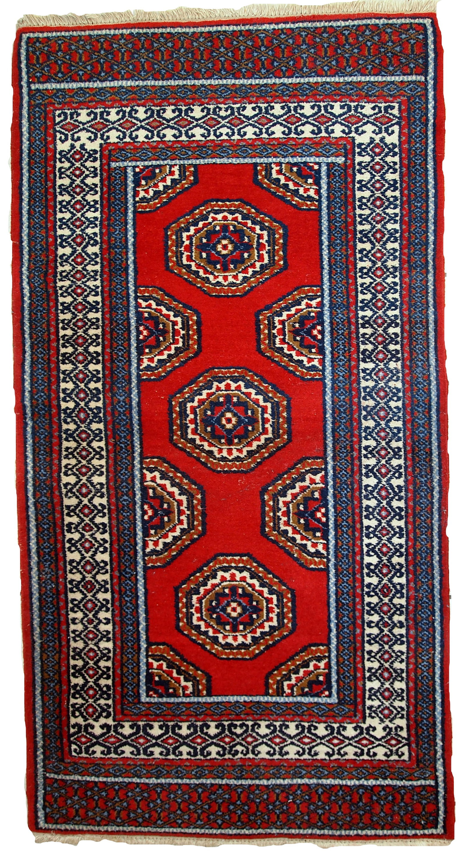 Handmade vintage Indo-Mahal rug 2.7' x 5.1' (82cm x 156cm) 1970s: Title: Handmade vintage Indo-Mahal rug 2.7' x 5.1' (82cm x 156cm) 1970s Origin:India Dimensions: 2.7' x 5.1' (82cm x 156cm) Materials:wool Year:1970s Description:Vintage handmade Indo-Mahal rug in ori