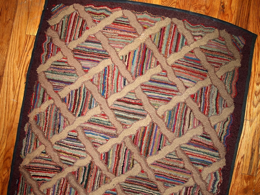 Handmade antique American hooked runner 2.9' x 8.3' ( 88cm x 252cm ) 1880s - 2