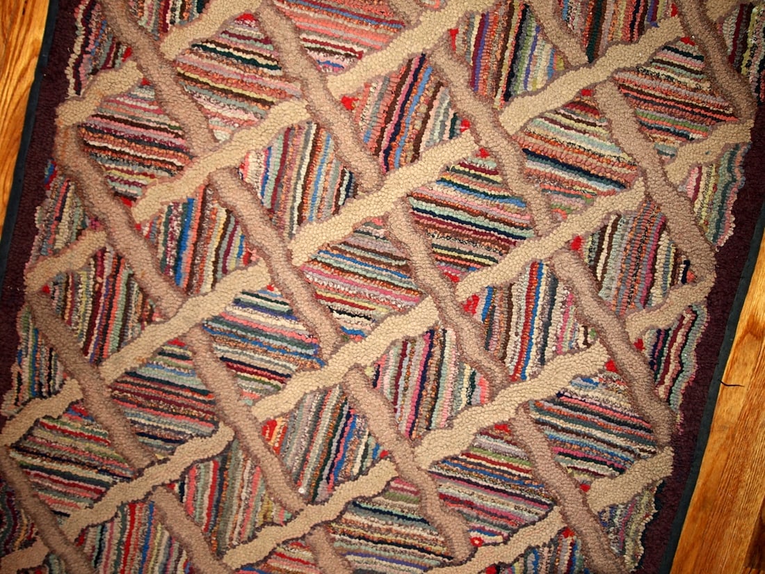 Handmade antique American hooked runner 2.9' x 8.3' ( 88cm x 252cm ) 1880s - 3