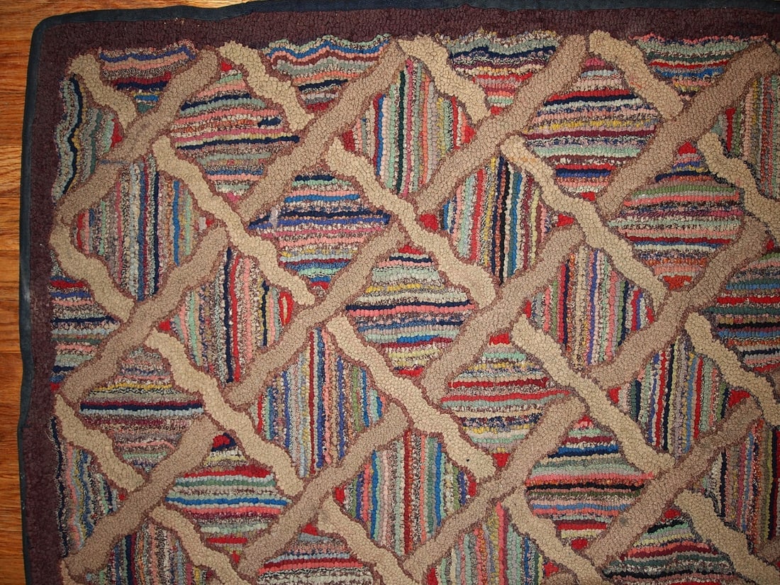 Handmade antique American hooked runner 2.9' x 8.3' ( 88cm x 252cm ) 1880s - 4