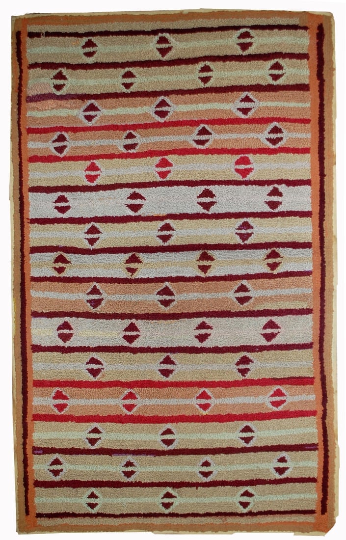 Handmade antique American hooked rug 3,2' x 5,3' ( 97cm x 161cm ) 1890s: Title: Handmade antique American hooked rug 3,2' x 5,3' ( 97cm x 161cm ) 1890s Origin:USA Dimensions: 3,2' x 5,3' ( 97cm x 161cm ) Materials:wool Year:1890s Description:Handmade antique American hooke