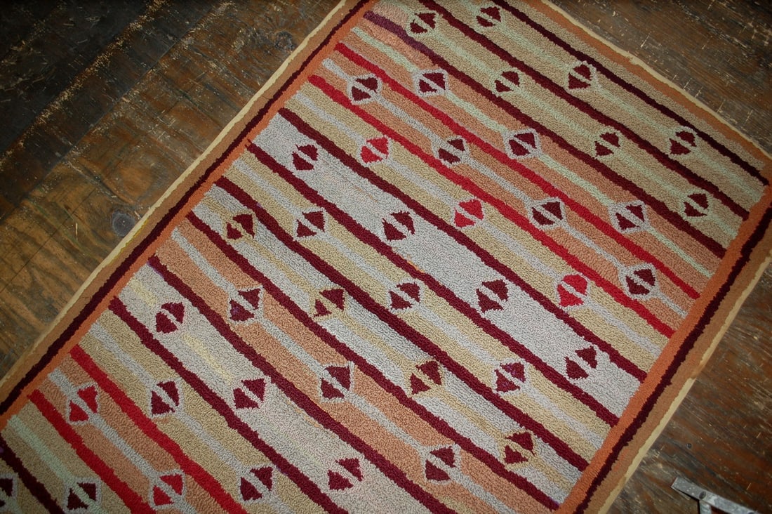 Handmade antique American hooked rug 3,2' x 5,3' ( 97cm x 161cm ) 1890s - 4