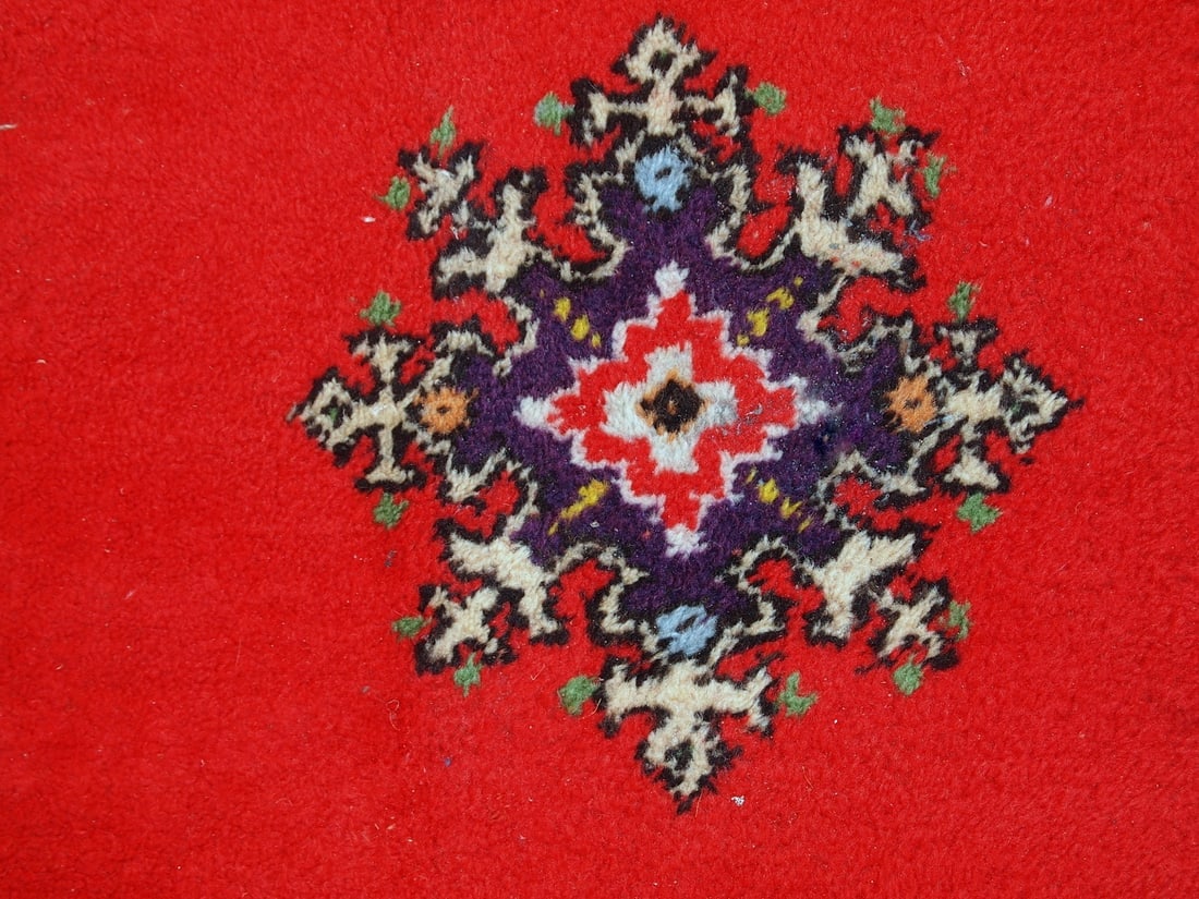 Handmade vintage Moroccan Berber rug 5.6' x 7.9' (170cm x 240cm) 1970s - 5