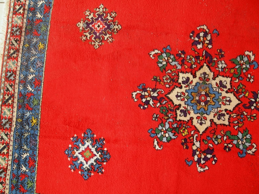 Handmade vintage Moroccan Berber rug 5.6' x 7.9' (170cm x 240cm) 1970s - 6