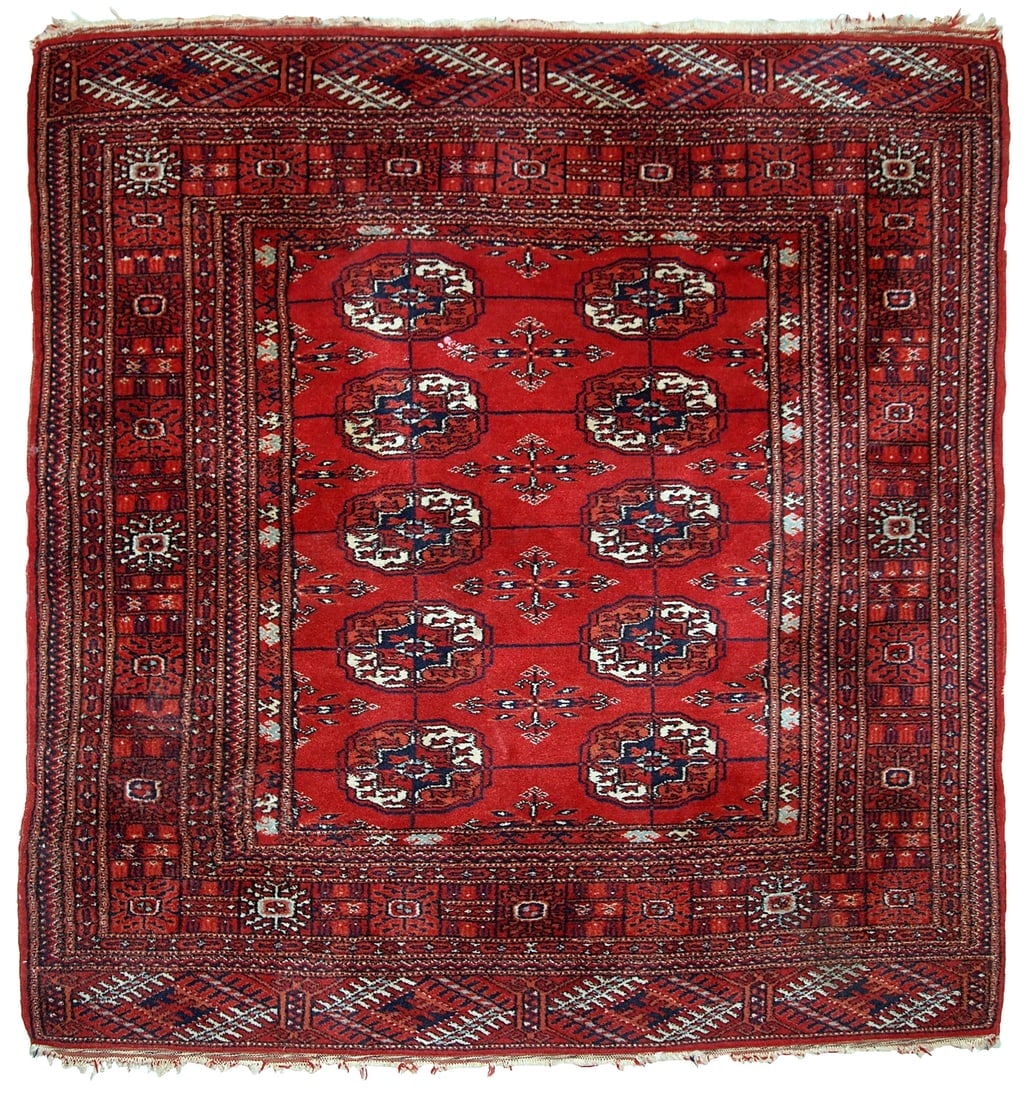 Handmade vintage Turkmen Tekke rug 3.5' x 3.6' (109cm x 112cm) 1970s: Title: Handmade vintage Turkmen Tekke rug 3.5' x 3.6' (109cm x 112cm) 1970s Origin:Turkmen Dimensions: 3.5' x 3.6' (109cm x 112cm) Materials:wool Year:1970s Description:Vintage handmade Tekke rug