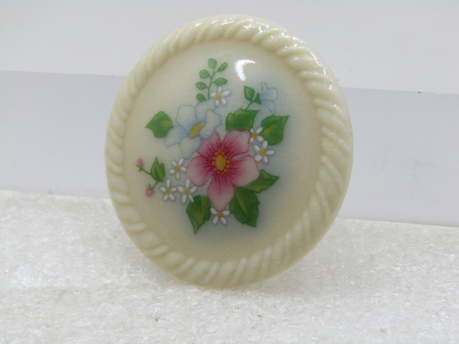 Vntage Avon Floral Porcelan Brooch, 1970's-1980's, 1.5" - 2