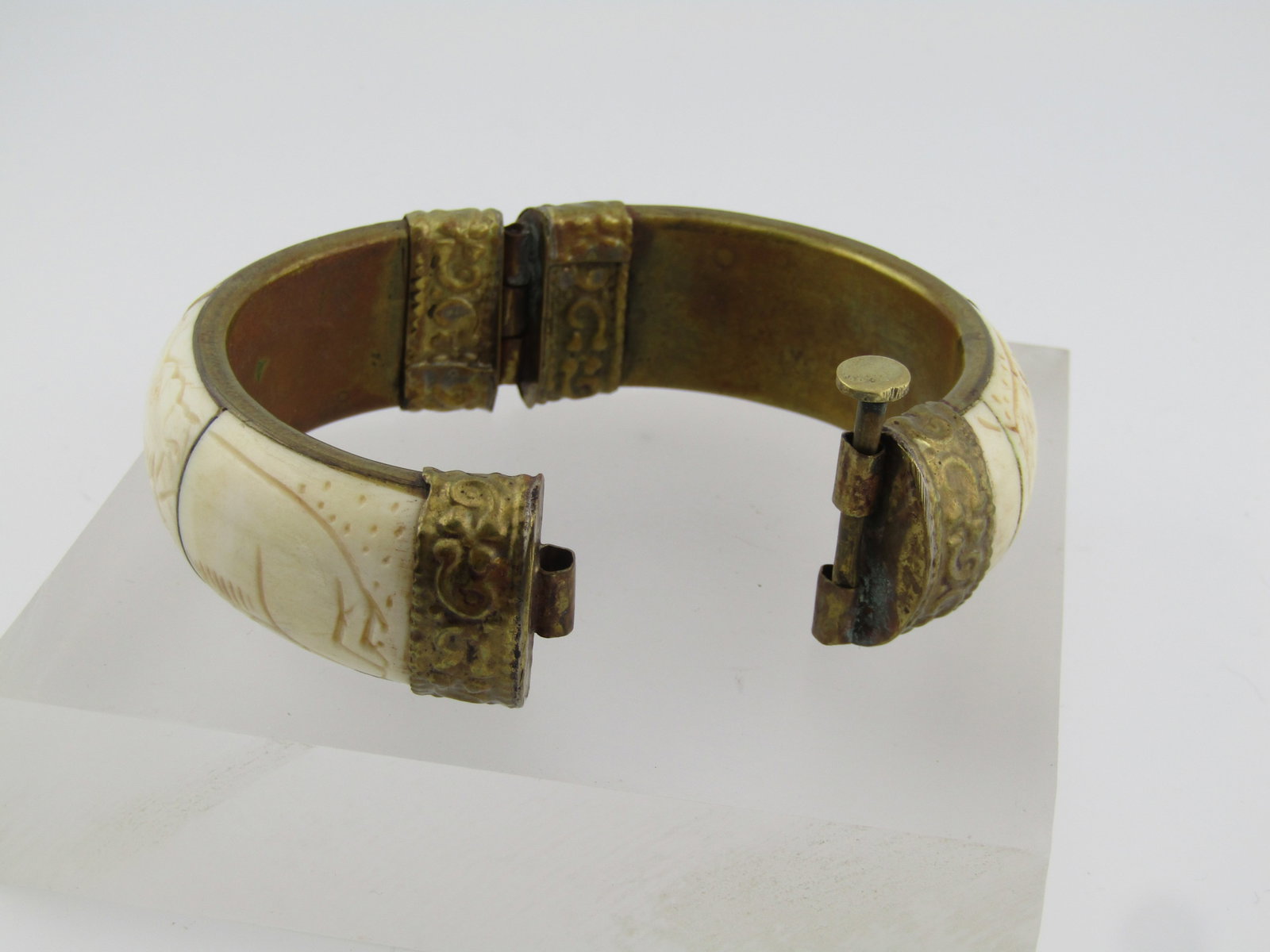 Vintage Carved Elephant/Lion Hinged Cuff Bracelet, Pin Clasp, 1960's-1970'a - 3
