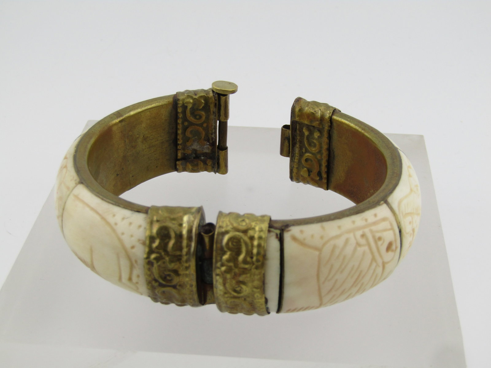 Vintage Carved Elephant/Lion Hinged Cuff Bracelet, Pin Clasp, 1960's-1970'a - 4