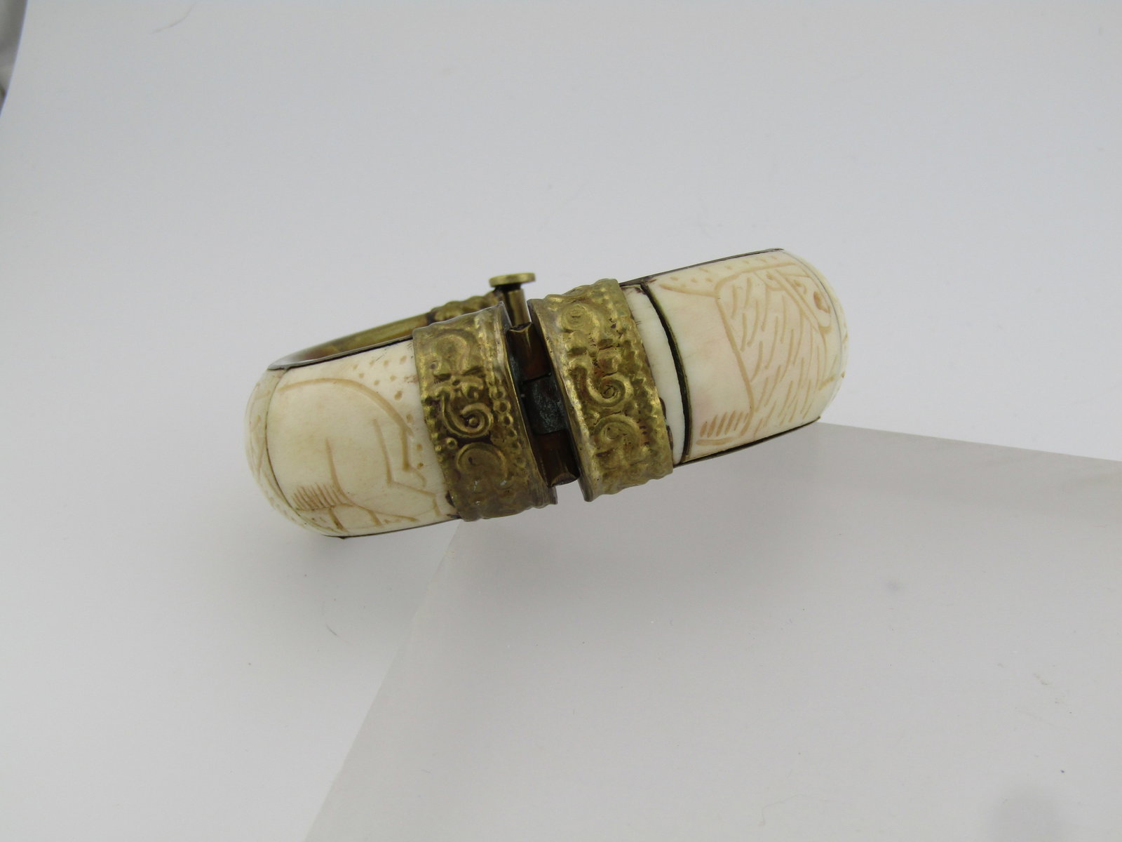 Vintage Carved Elephant/Lion Hinged Cuff Bracelet, Pin Clasp, 1960's-1970'a - 5