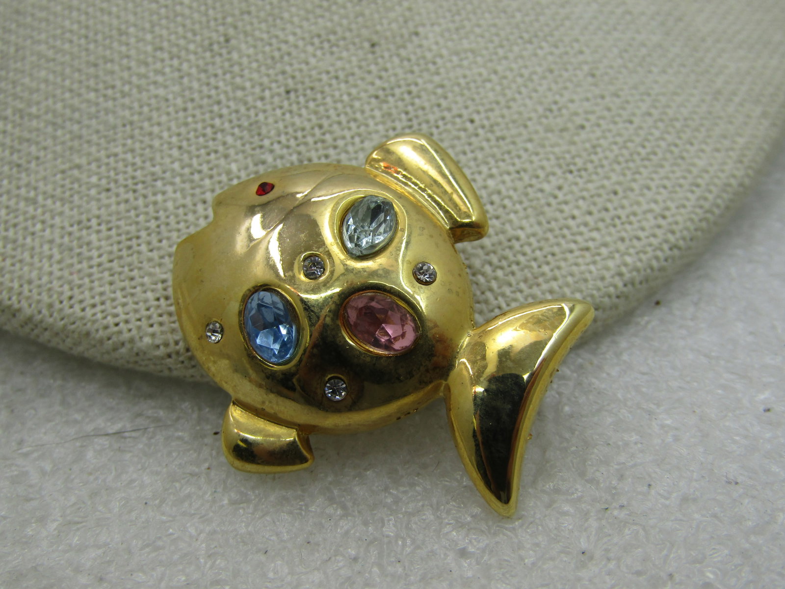 Vintage Pastel Rhinestone Fish Brooch, Gold Tone, 1-3/8" - 3
