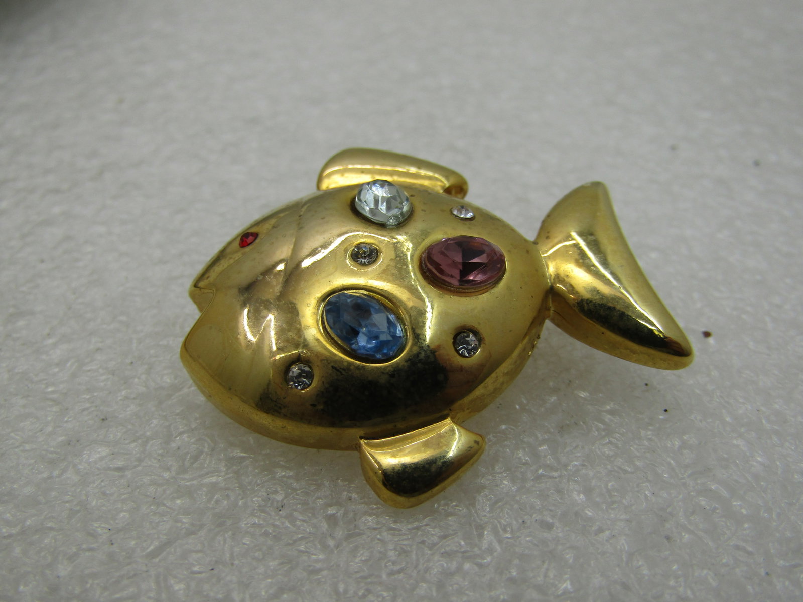 Vintage Pastel Rhinestone Fish Brooch, Gold Tone, 1-3/8" - 4
