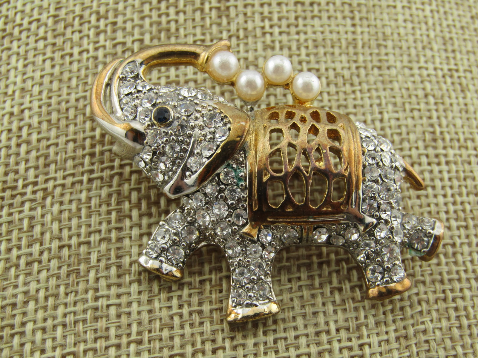 Vintage Elephant Brooch Rhinestones Faux Pearls, 1980's. - 3