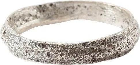 ANCIENT VIKING WEDDING RING, SIZE 5 3/4: Danelaw England. Gilt bronze, size 5 3/4 for the small finger as was the custom. 3.2mm width, with a raised rounded ridge in the middle. Made with a central core to distribute the molten metal and hea