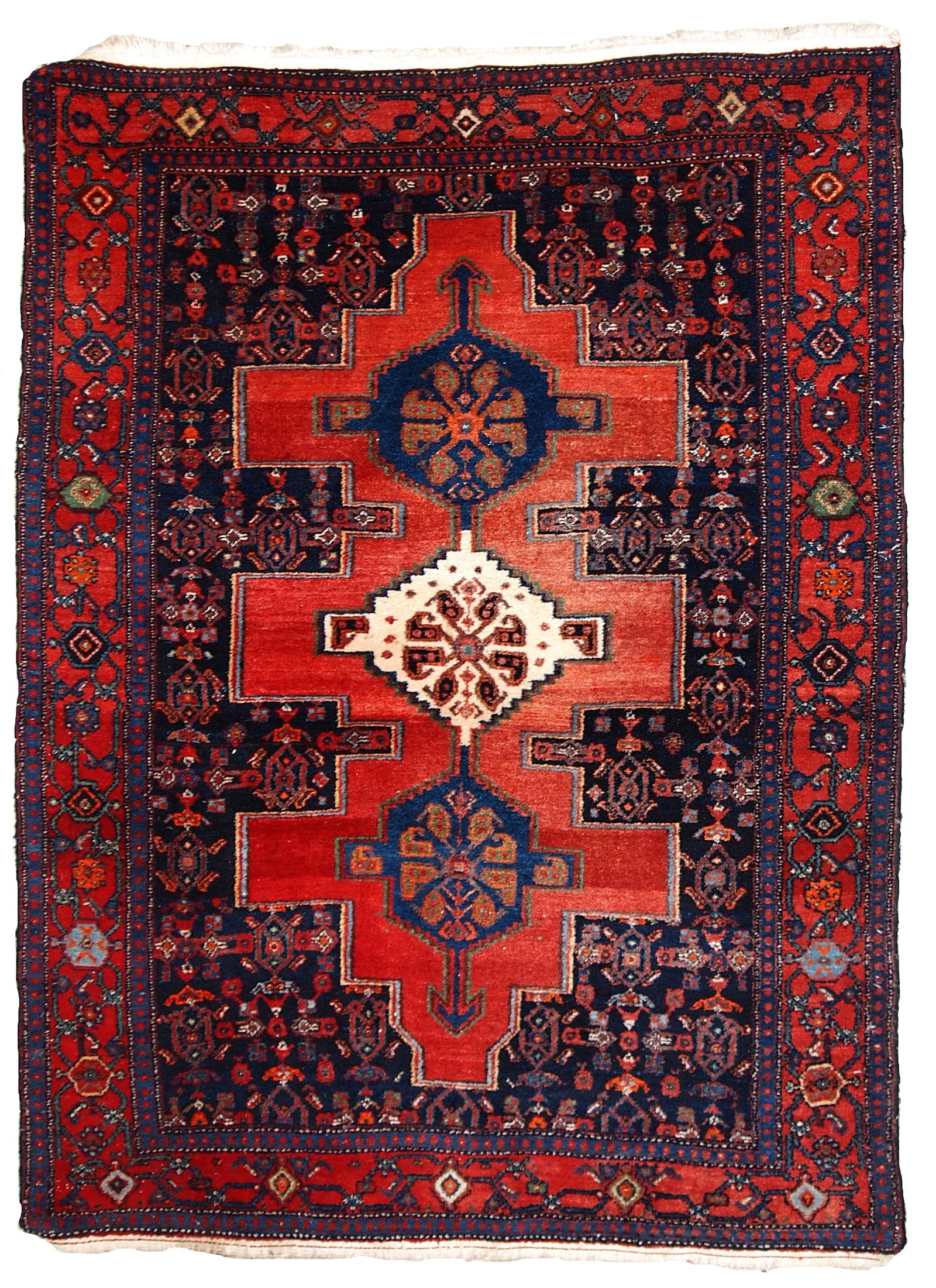 Handmade vintage Persian Senneh rug 3.9' x 5.5' (119cm x 169cm) 1960s: Title: Handmade vintage Persian Senneh rug 3.9' x 5.5' (119cm x 169cm) 1960s Origin:Middle East Dimensions: 3.9' x 5.5' (119cm x 169cm) Materials:wool Year:1960s Description:Handmade vintage Persian