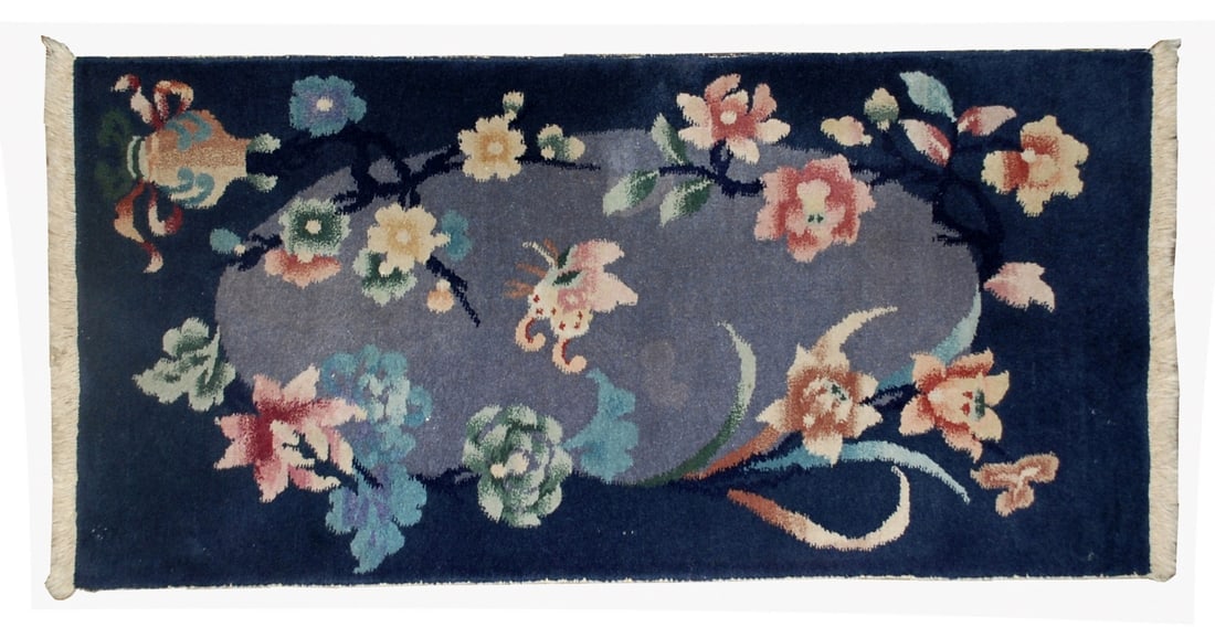 Handmade antique Art Deco Chinese rug 2' x 3.10' (61cm x 120cm) 1920s: Title: Handmade antique Art Deco Chinese rug 2' x 3.10' (61cm x 120cm) 1920s Origin:China Dimensions: 2' x 3.10' (61cm x 120cm) Materials:wool Year:1920s Description:Handmade antique Art Deco Chinese