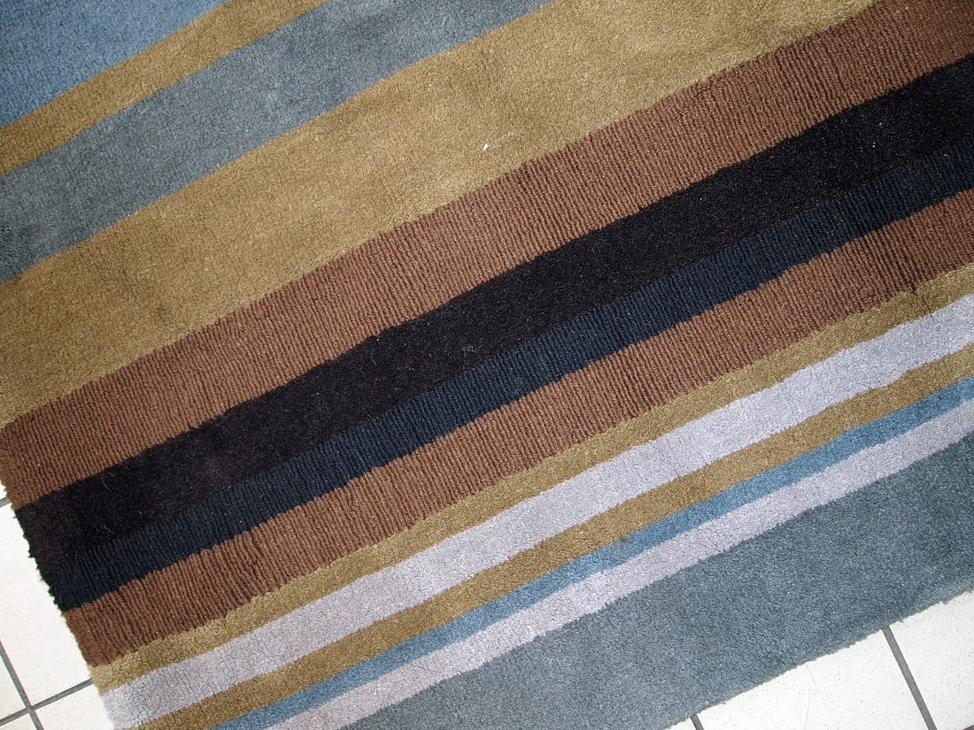Handmade vintage Indian Modern rug 5.6' x 7.9' (171cm x 241cm) 1980s - 8