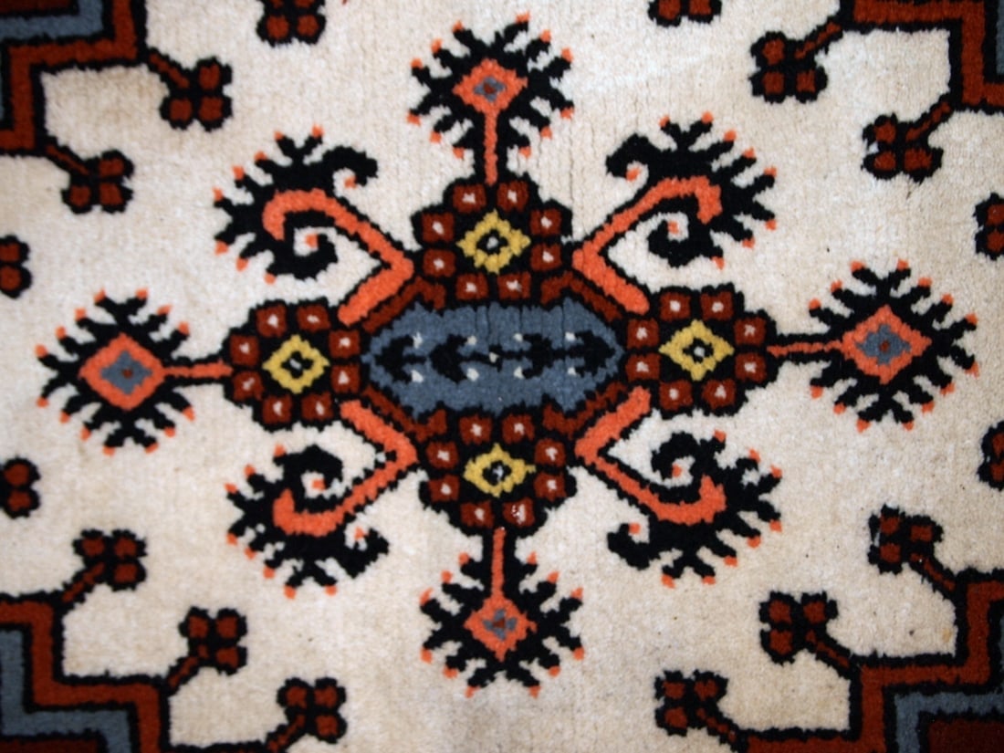 Handmade vintage Moroccan Berber rug 2.6' x 5.6' (81cm x 170cm) 1970s - 7