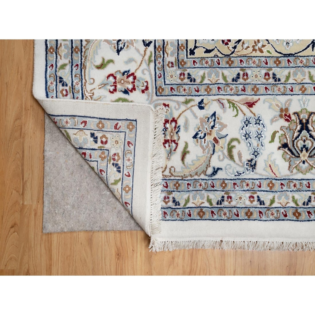 Snow White Nain with Flower Medallion Design 250 KPSI Hand Knotted Rug - 4