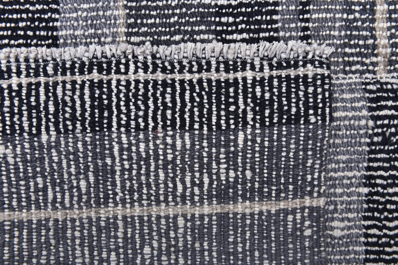 4'9'' x 6'11'' Turkish Handmade Kilim Rug - 241035 - 11