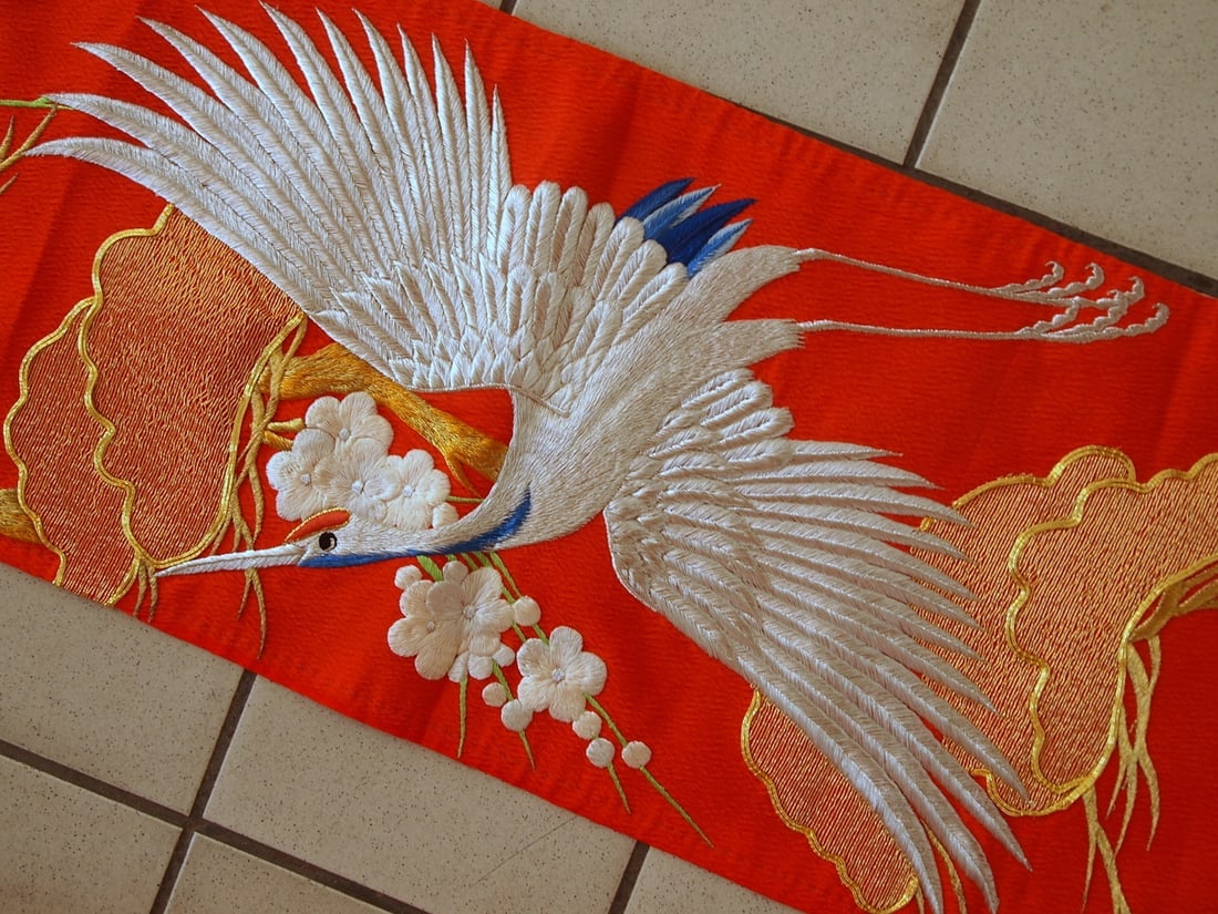 Handmade vintage Japanese silk wall embroidery 1' x 6.9' (32cm x 213cm) 1980s - 3