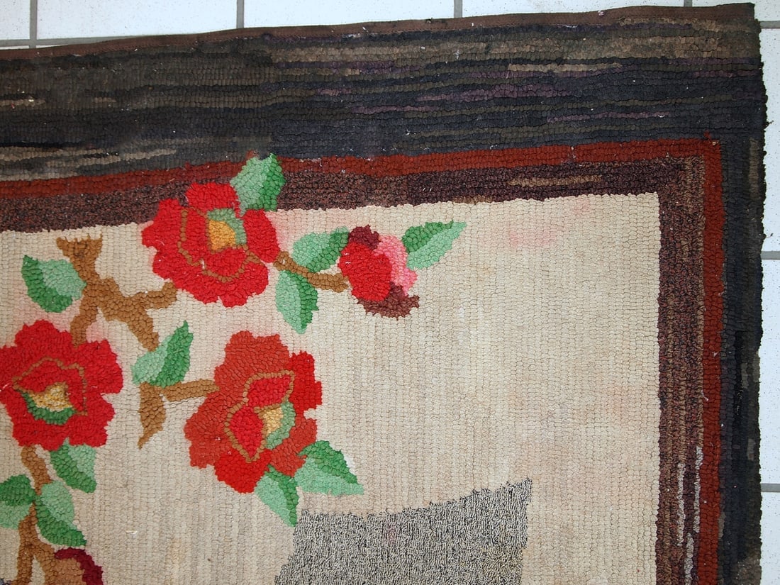 Handmade antique American Hooked rug 2.5' x 4.5' (78cm x 138cm) 1920s - 2