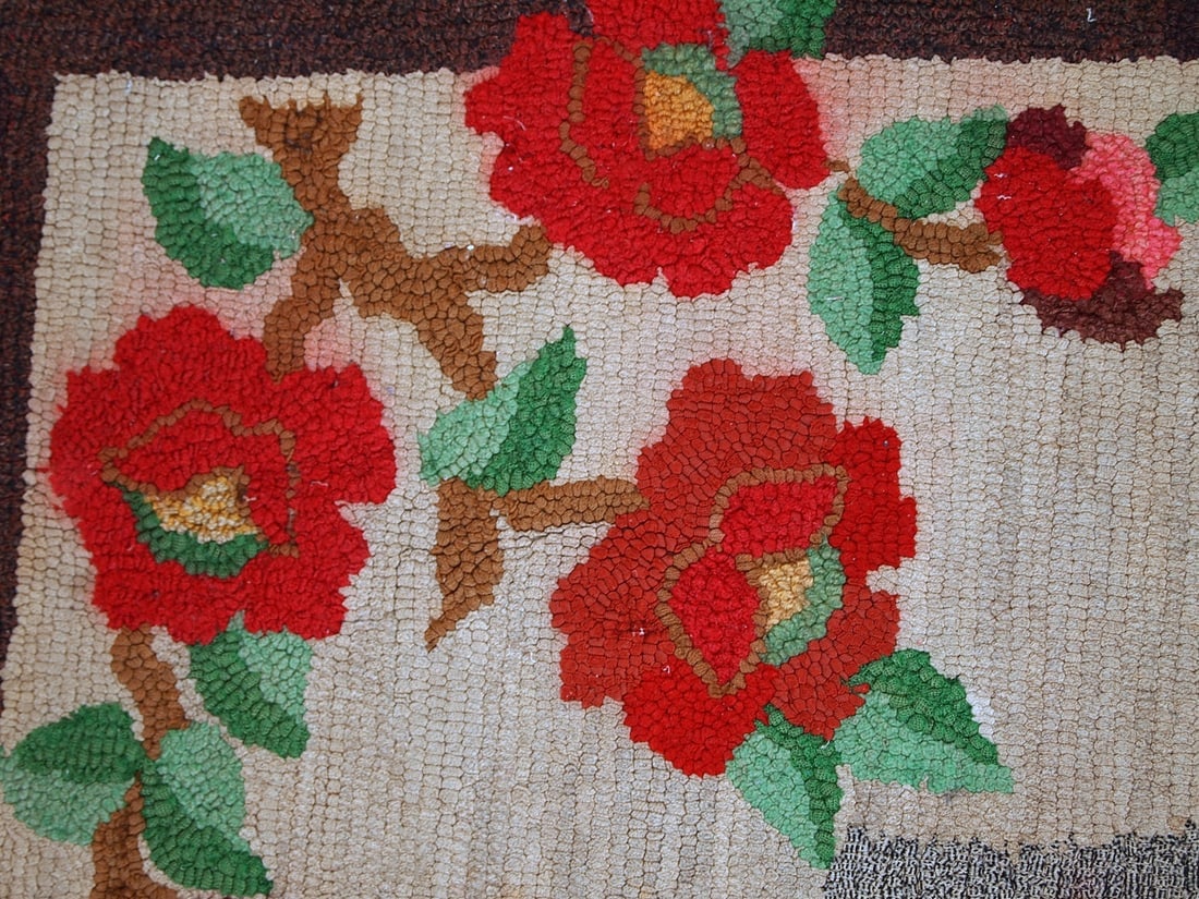 Handmade antique American Hooked rug 2.5' x 4.5' (78cm x 138cm) 1920s - 3