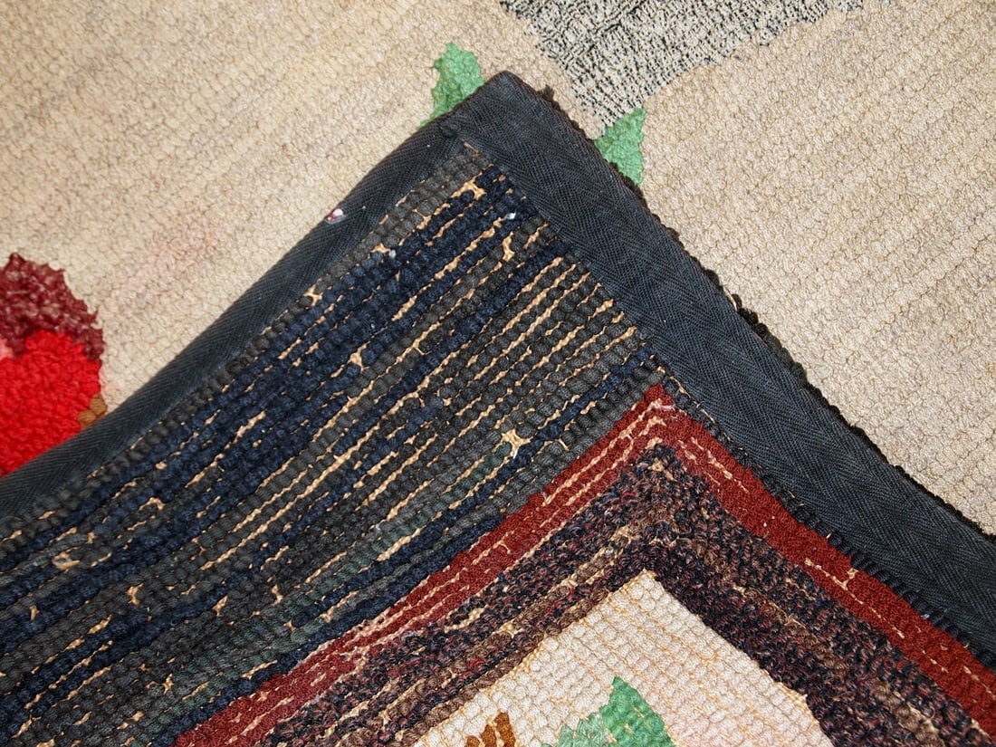 Handmade antique American Hooked rug 2.5' x 4.5' (78cm x 138cm) 1920s - 8
