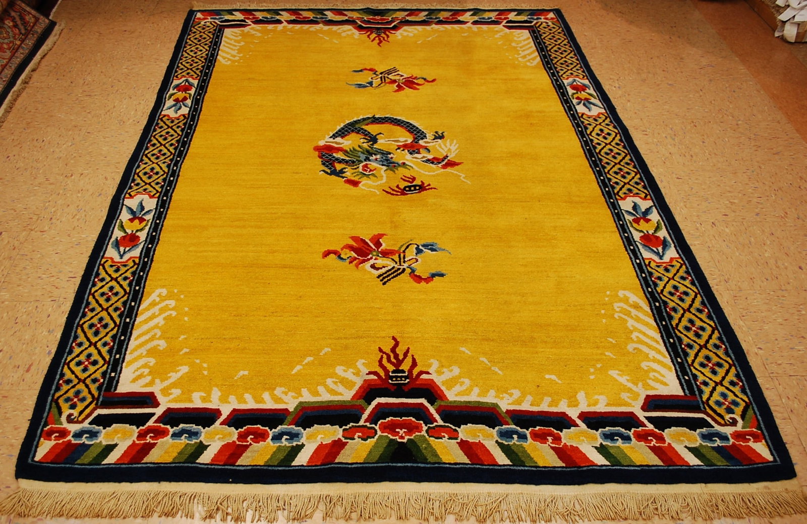 CHINESE BEIJING RUG 6x8.2: Title: CHINESE BEIJING RUG 6x8.2 Descritpion:SEMI ANTIQUE ROOM SIZE ART DECO RARE CHINESE BEIJING RUG with exact and rare size of 6' x 8' 2"....Wonderful Chinese floral vase field design pattern over 