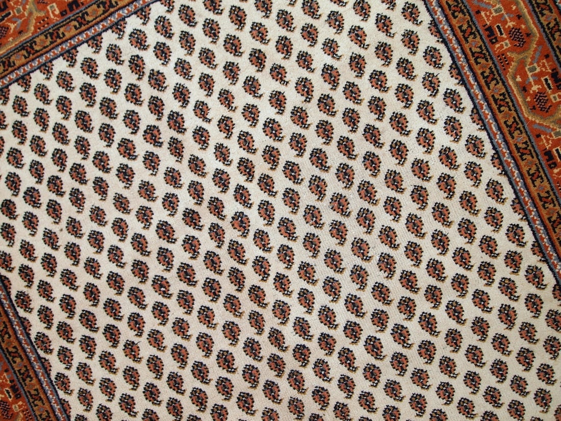 Handmade vintage Indian Seraband style rug 4' x 5.7' (122cm x 175cm) 1980s - 3