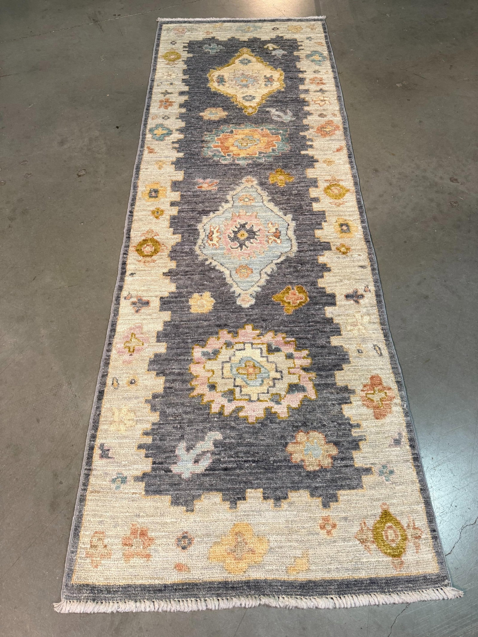 Exquisite Oushak Runner 2'.8"x8': Title:Exquisite Oushak Runner 2'.8"x8' Description:2'.8"x8' Super quality Oushak design Runner, hand spun and hand knotted in Pakistan 100% Vegge Dye natural wool Pile, in Antique finish Muted Grey