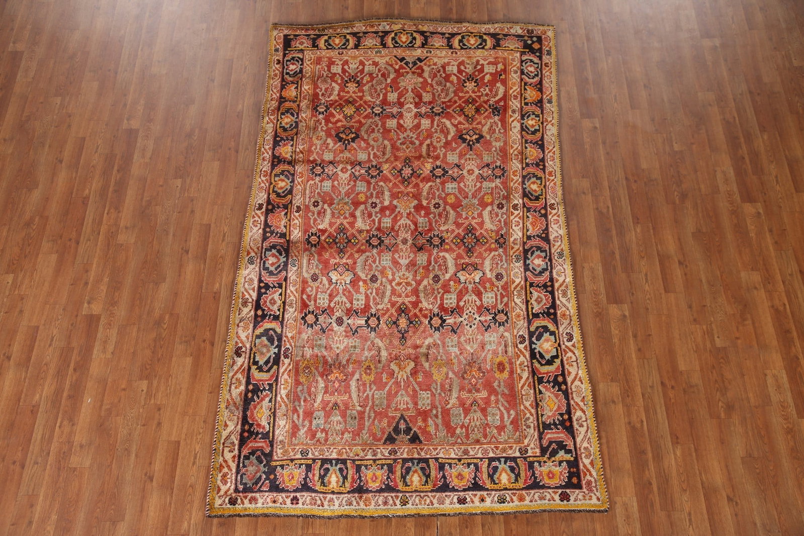 Geometric Shiraz Persian Area Rug 5x8: Title: Geometric Shiraz Persian Area Rug 5x8 Description:A Beautiful Genuine Iran ( Persia ) Shiraz rug is Hand Knotted by skillful weavers in Iran ( Persia ) with