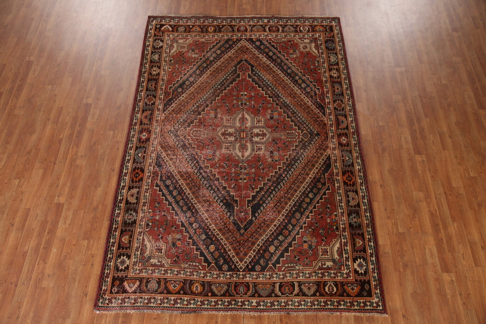 Antique Vegetable Dye Shiraz Persian Area Rug 7x10: Title: Antique Vegetable Dye Shiraz Persian Area Rug 7x10 Description:A Beautiful Genuine Iran ( Persia ) Shiraz rug is Hand Knotted by skillful weavers in Iran ( Persia ) with