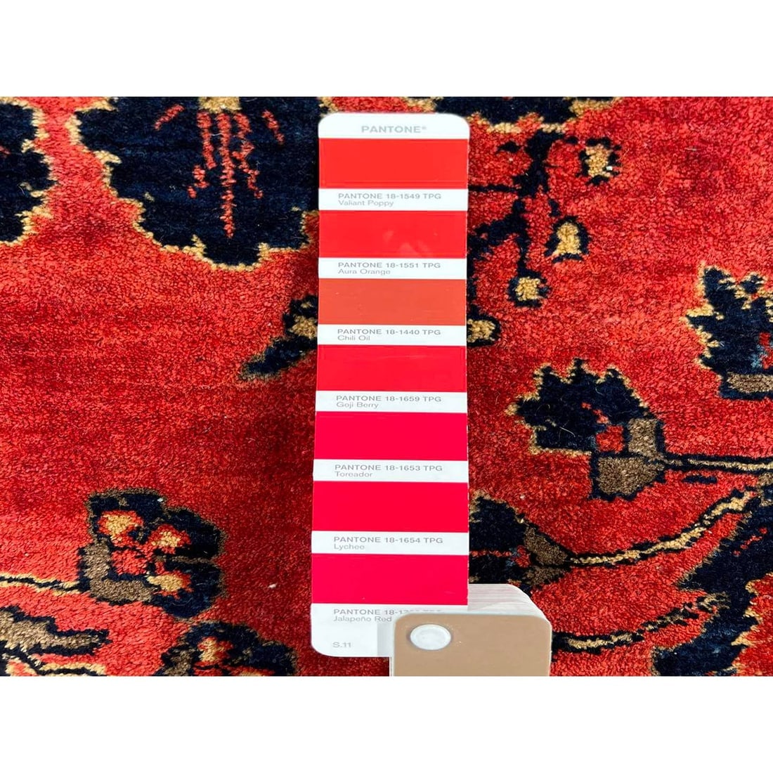 Red Oversized Antique Persian Moharajan Sarouk Pile Hand Knotted Rug - 6