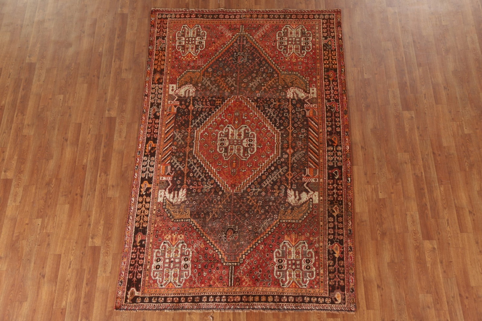 Antique Vegetable Dye Shiraz Persian Area Rug 5x8: Title: Antique Vegetable Dye Shiraz Persian Area Rug 5x8 Description:A Beautiful Genuine Iran ( Persia ) Shiraz rug is Hand Knotted by skillful weavers in Iran ( Persia ) with 100% Wool Material.
